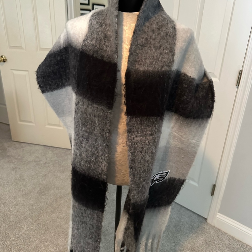 Little Earth Black and Gray Checkered Scarf with Eagles Logo
